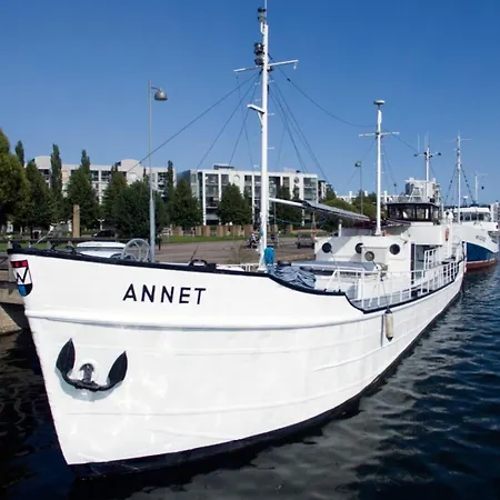 Spacious Dutch Houseboat Tekne Helsinki